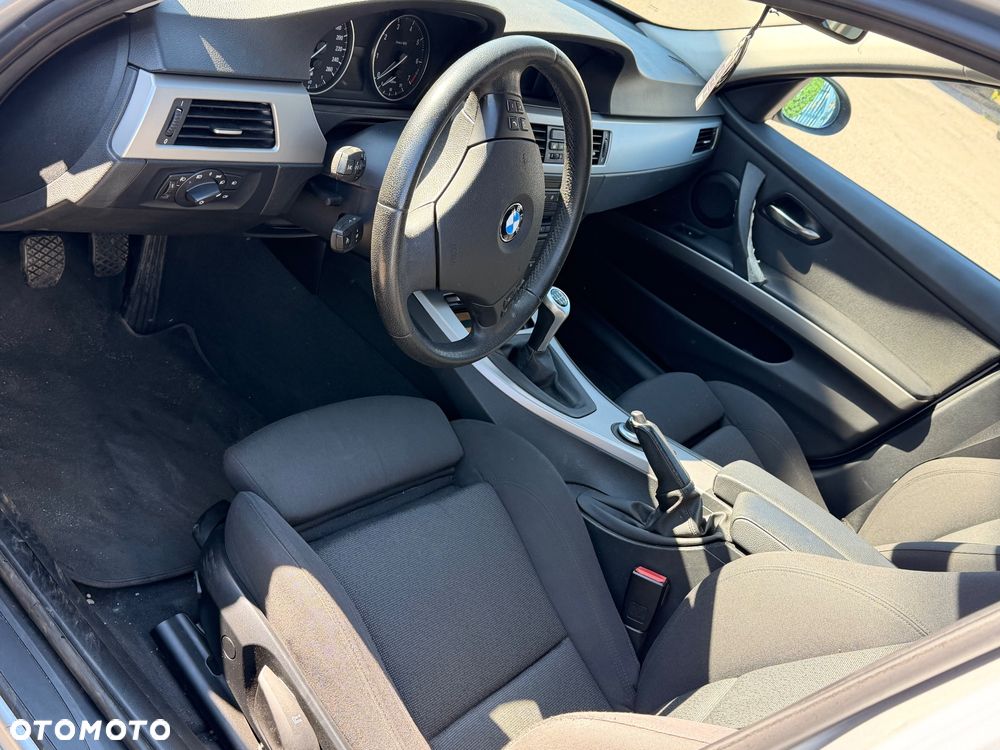 BMW Seria 3 318i - 6
