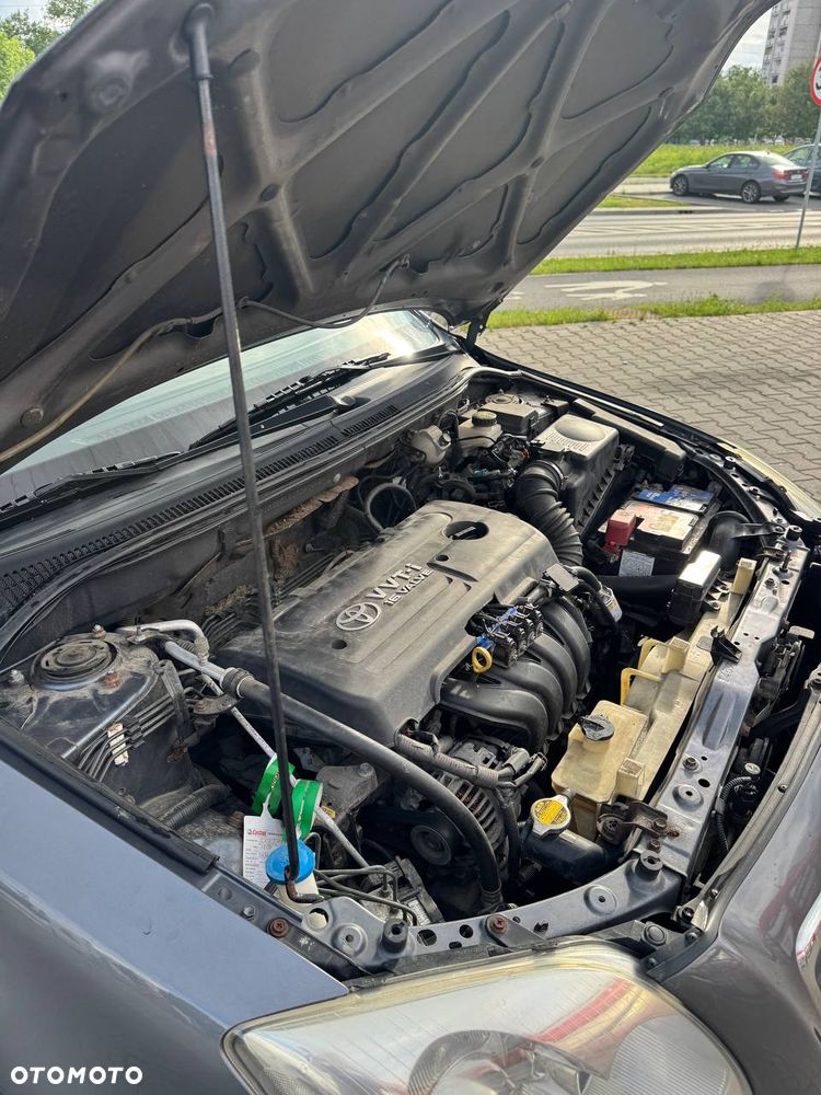 Toyota Avensis 1.6 VVT-i Luna - 10