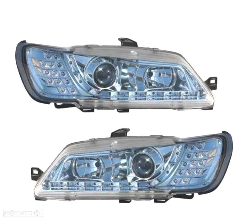 FARÓIS COM LUZ DIURNA LED PEUGEOT 306 97-00 FUNDO CROMADO - 1