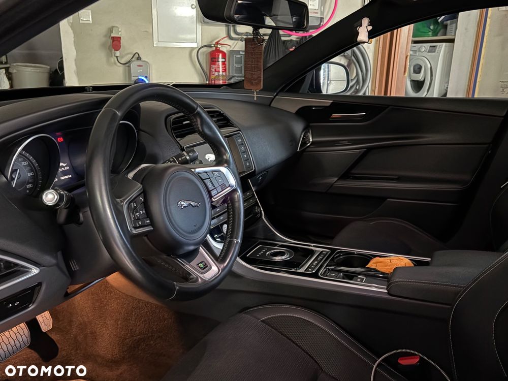 Jaguar XE 20d R-Sport - 9