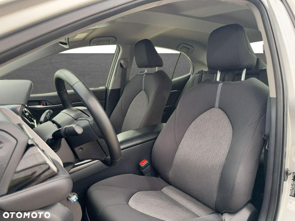 Toyota Camry - 16