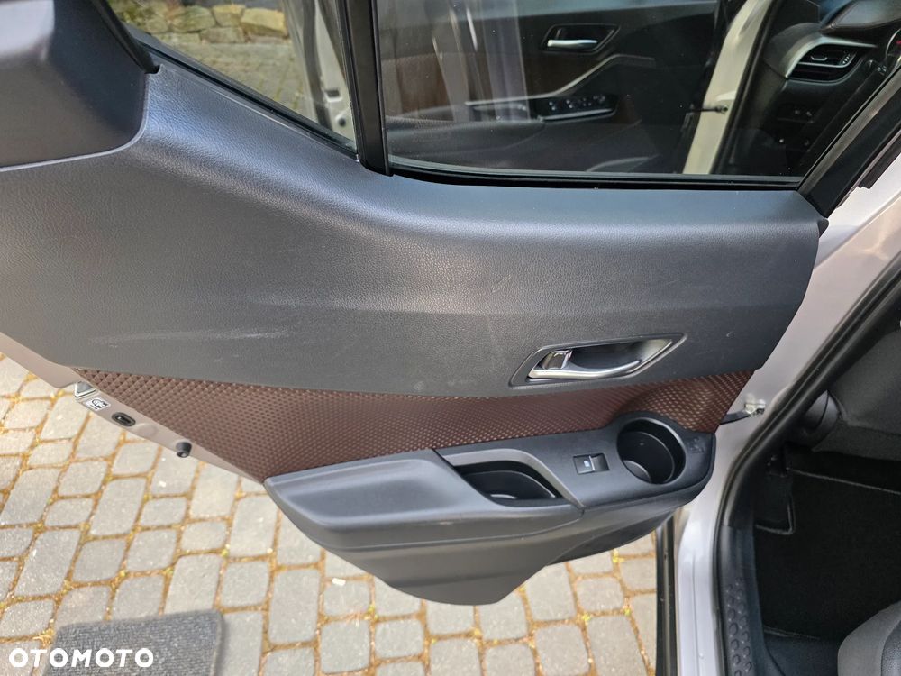 Toyota C-HR 1.8 Hybrid Neon Lime powered by JBL - 16