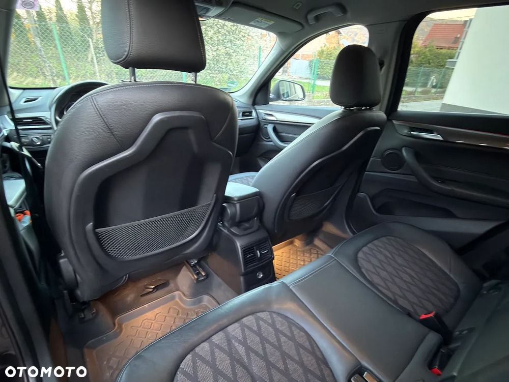 BMW X1 xDrive18d xLine - 32