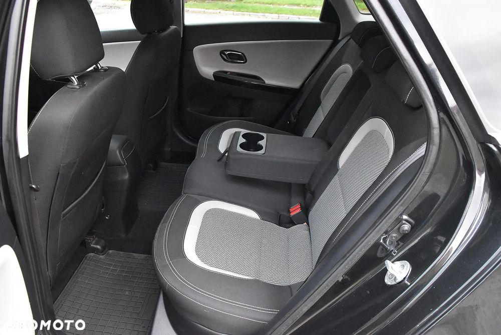 Kia Ceed - 16