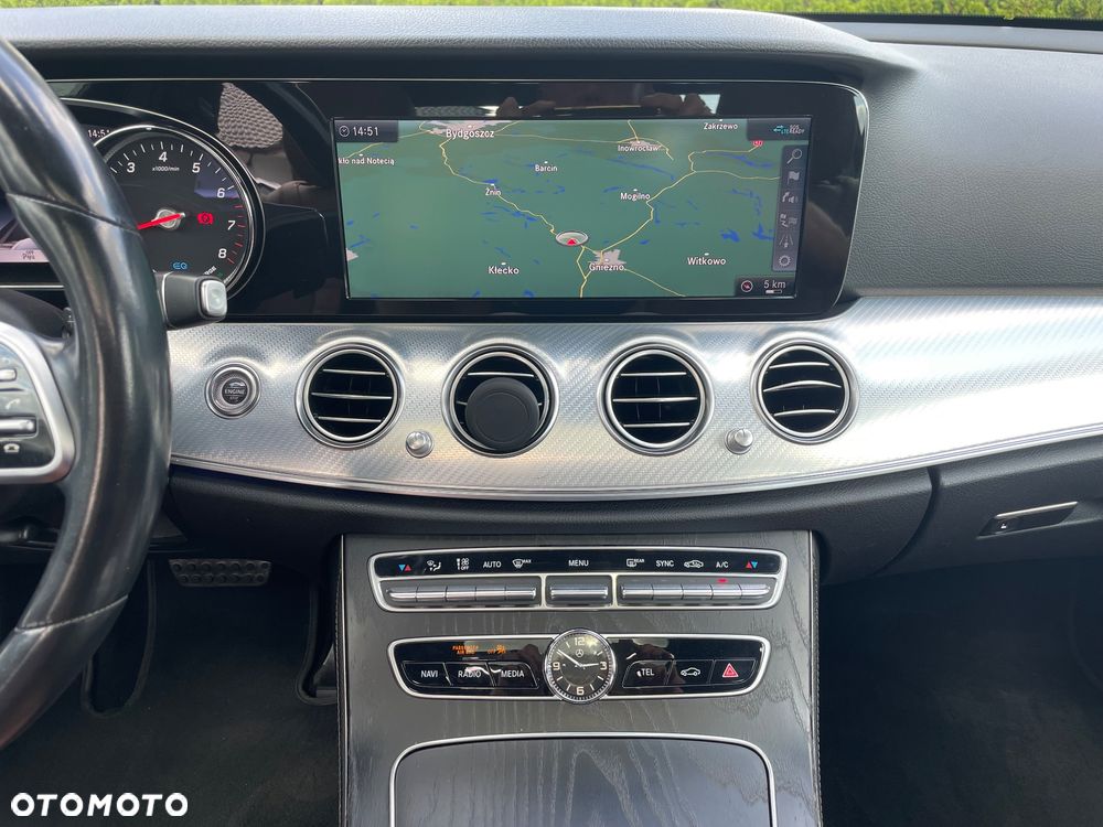 Mercedes-Benz Klasa E 200 4Matic 9G-TRONIC - 29