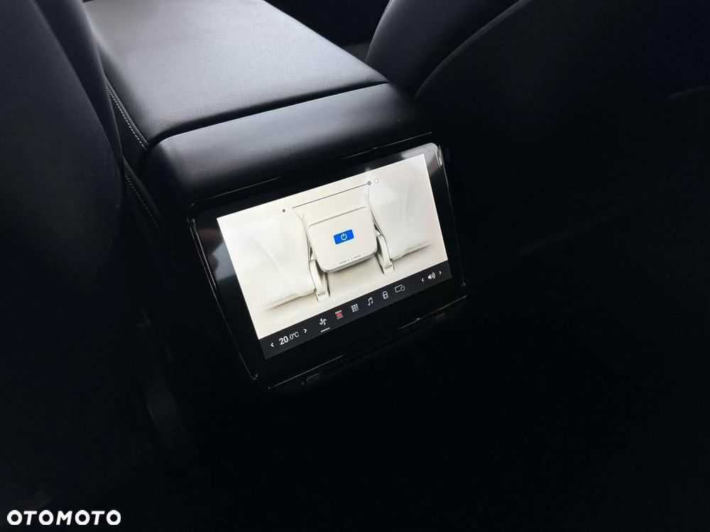 Tesla Y Performance AWD - 8