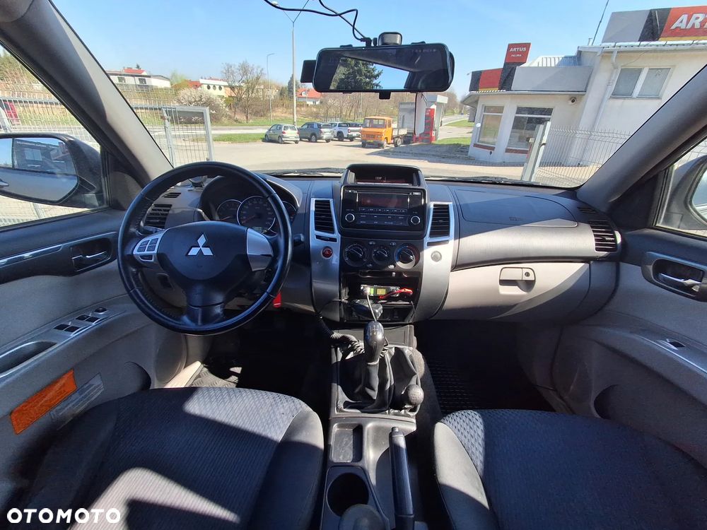 Mitsubishi Pajero Sport - 27