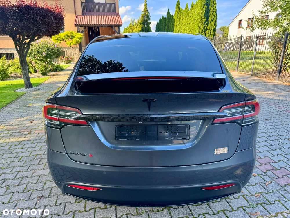 Tesla Model X - 7
