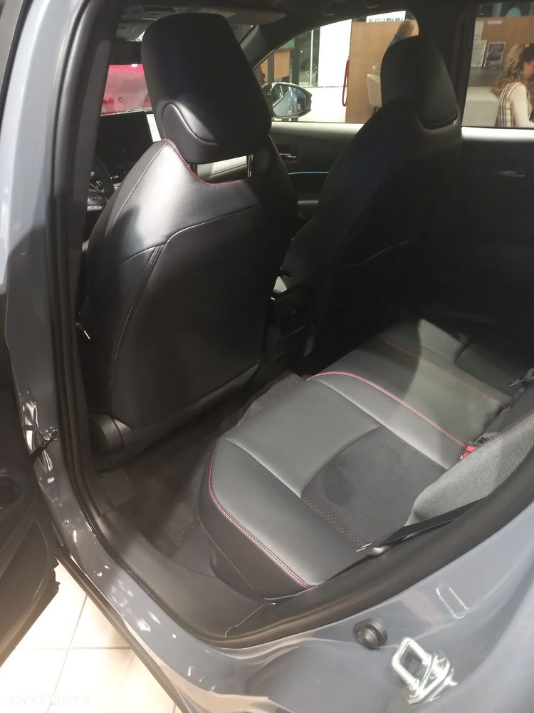 Toyota Corolla Cross 2.0 Hybrid GR Sport - 7