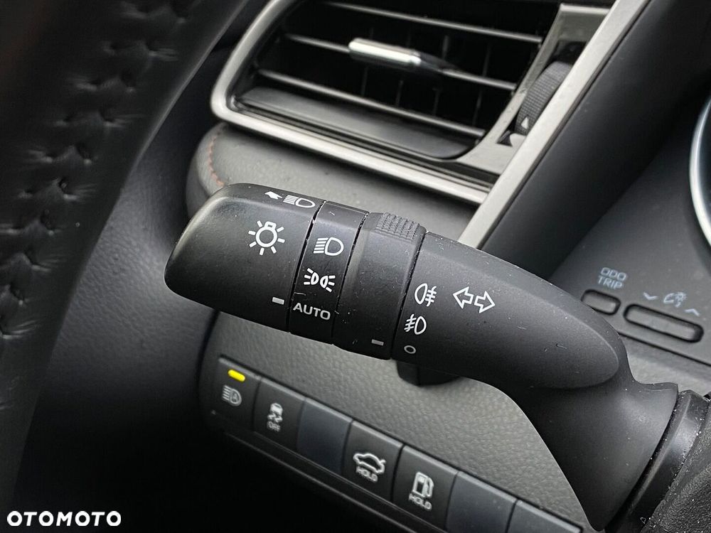 Toyota Camry 2.5 Hybrid Executive CVT - 25
