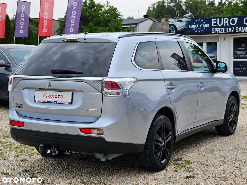 Mitsubishi Outlander 2.0 Invite + 2WD - 13