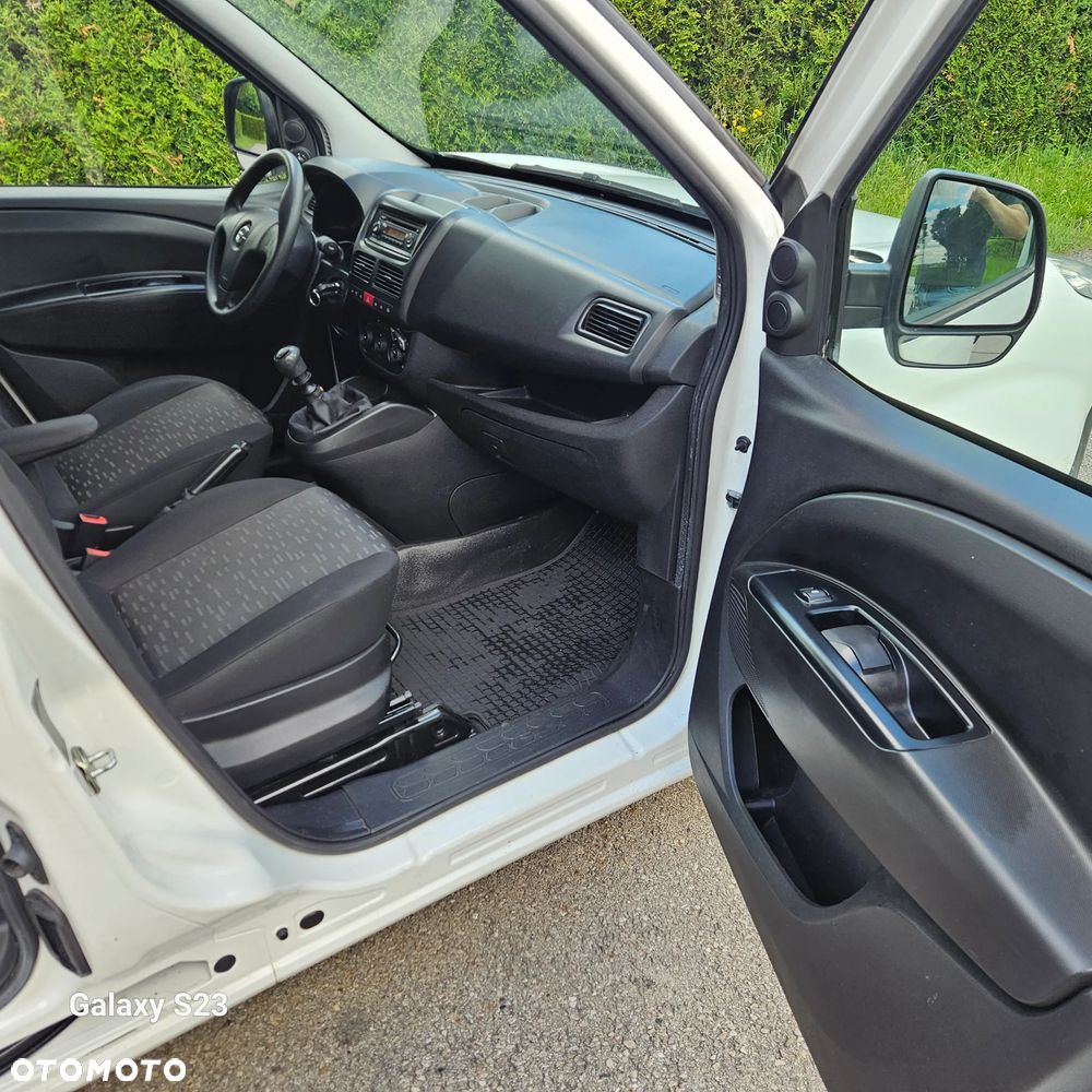 Opel COMBO - 31