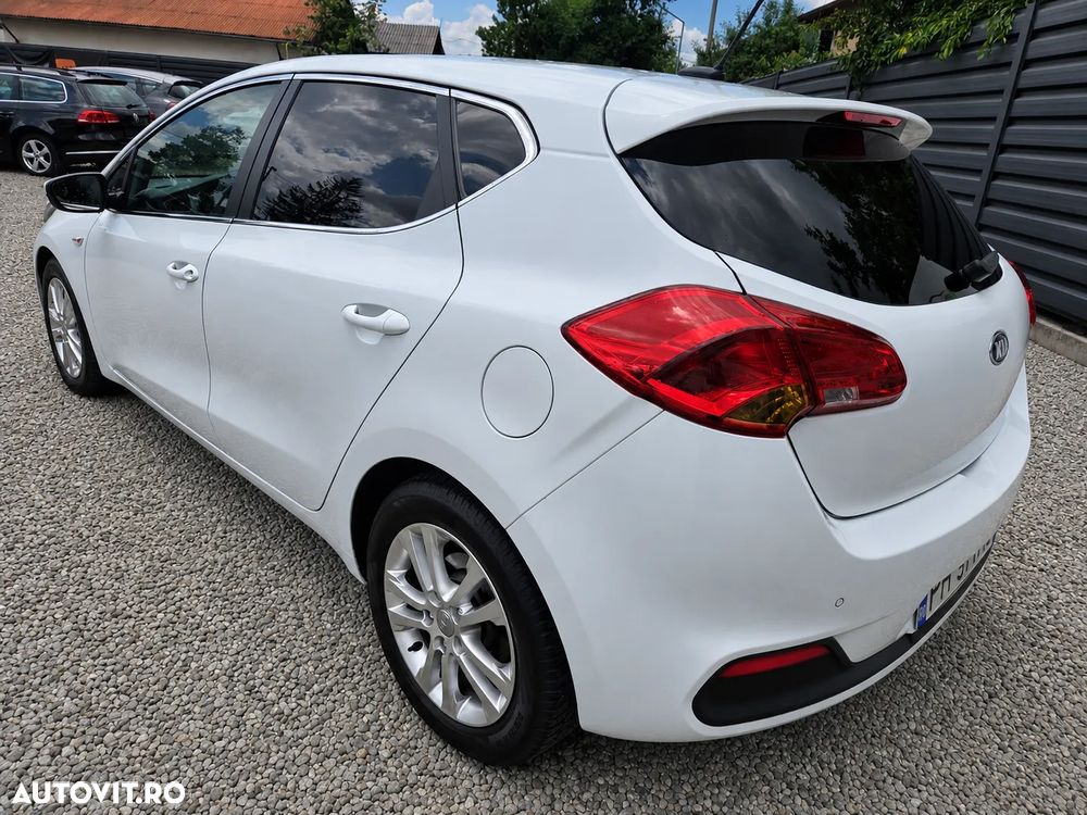Kia Ceed 1.6 CRDi 128 Fifa World Cup Edition - 3