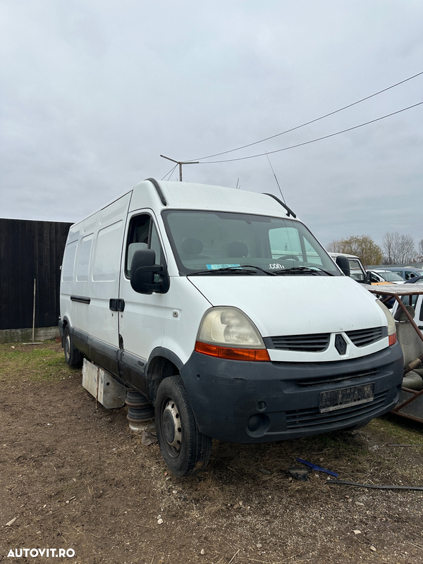 Dezmembrez Renault Master