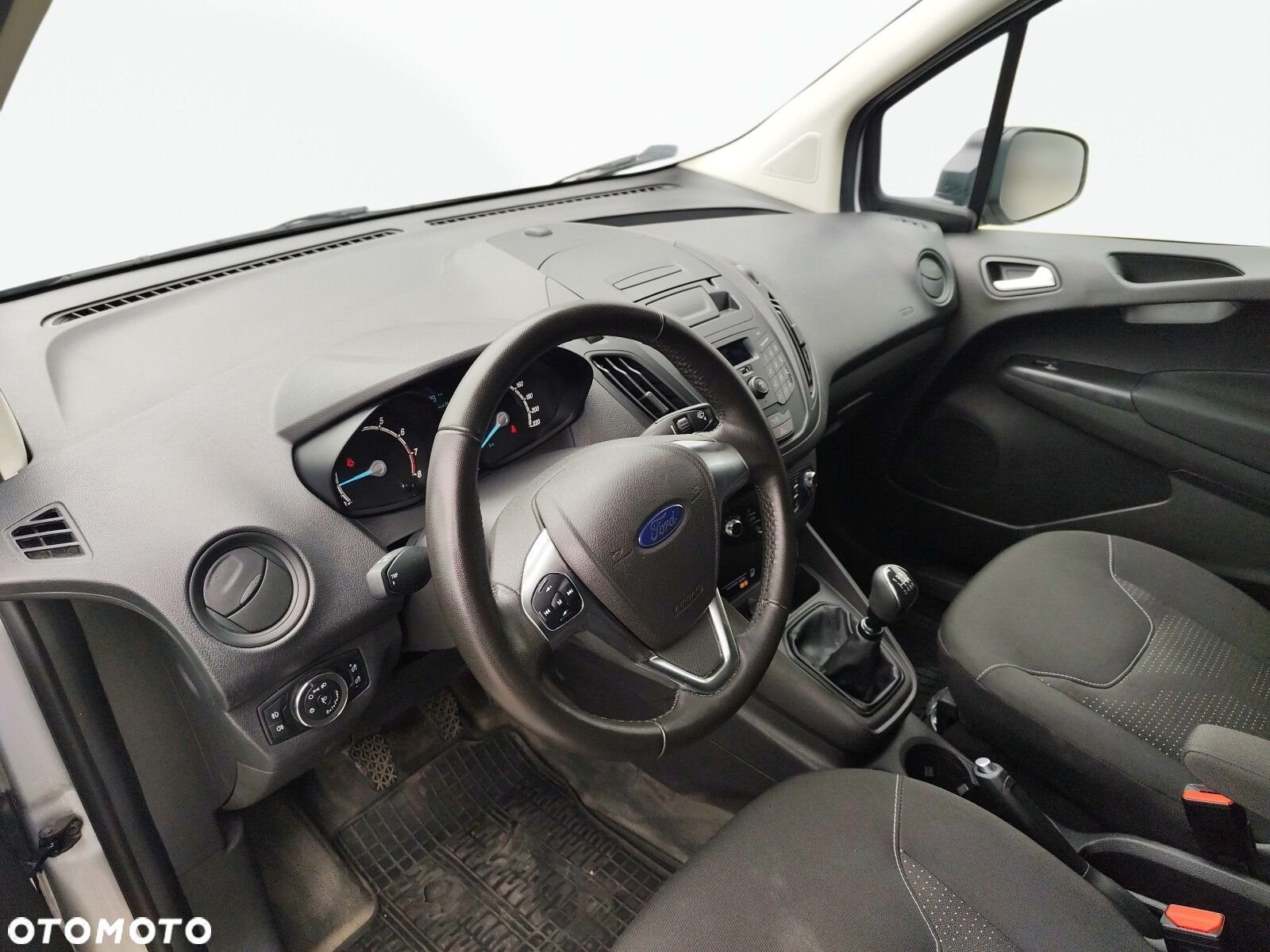 Ford transit-courier - 9