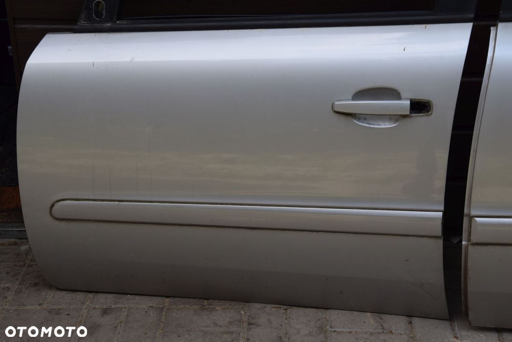 Opel Zafira B 05-14 Drzwi Lewy przód tył lewe przednie tylne srebrne Z157 bez korozji - 2