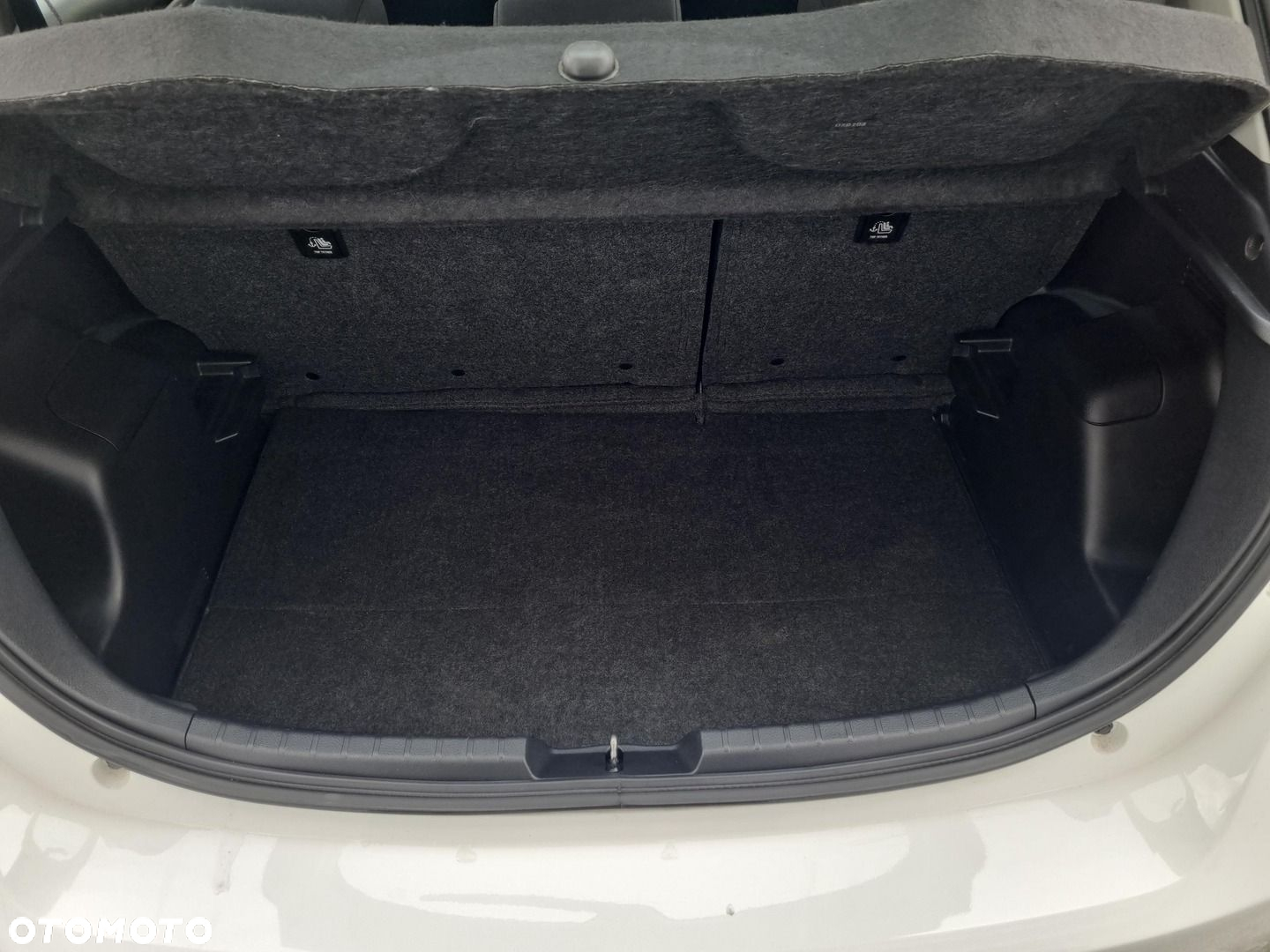 Toyota Yaris - 12