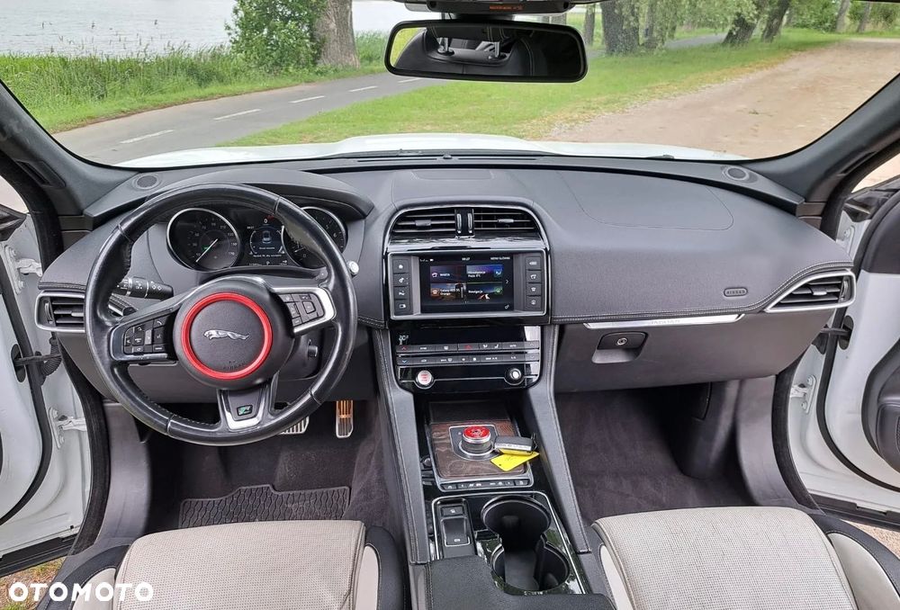 Jaguar F-Pace - 17