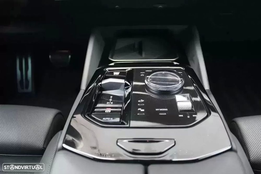 BMW 520 d xDrive Pack Desportivo M - 38