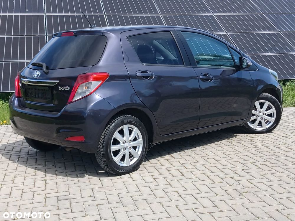 Toyota Yaris 1.33 VVT-i Lounge - 11