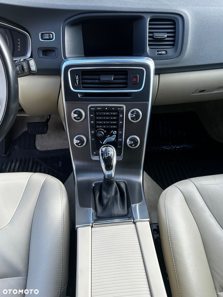 Volvo V60 T5 Drive-E Momentum - 22