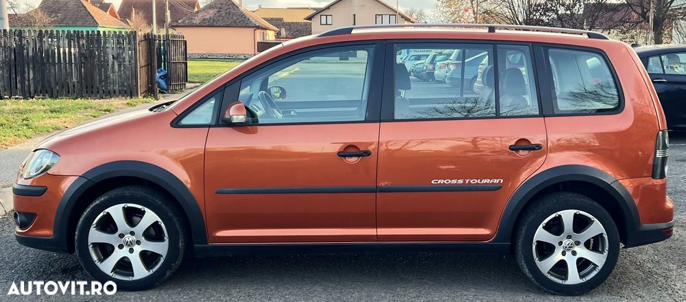 Volkswagen Touran 2.0 TDI DPF Cross - 6