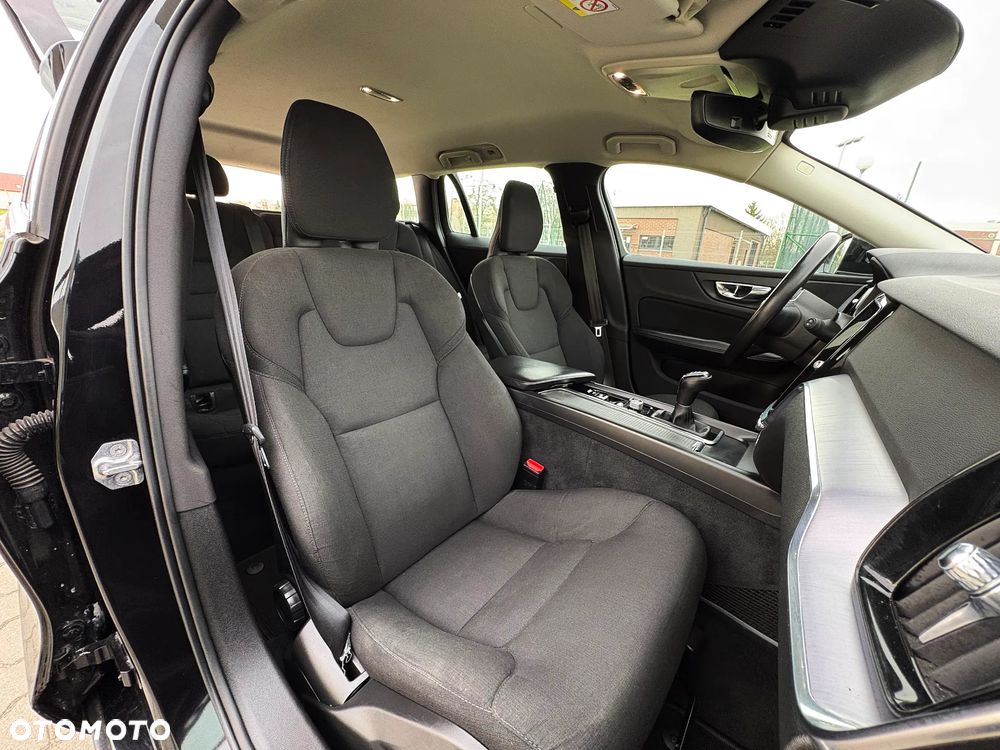 Volvo V60 D3 Momentum Pro - 23