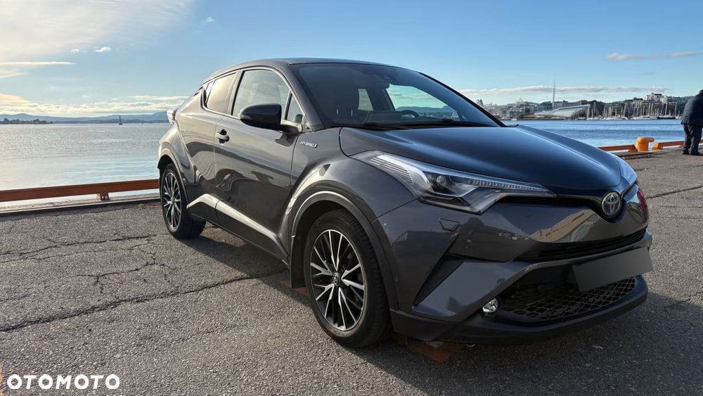 Toyota C-Hr 2018 photo 2