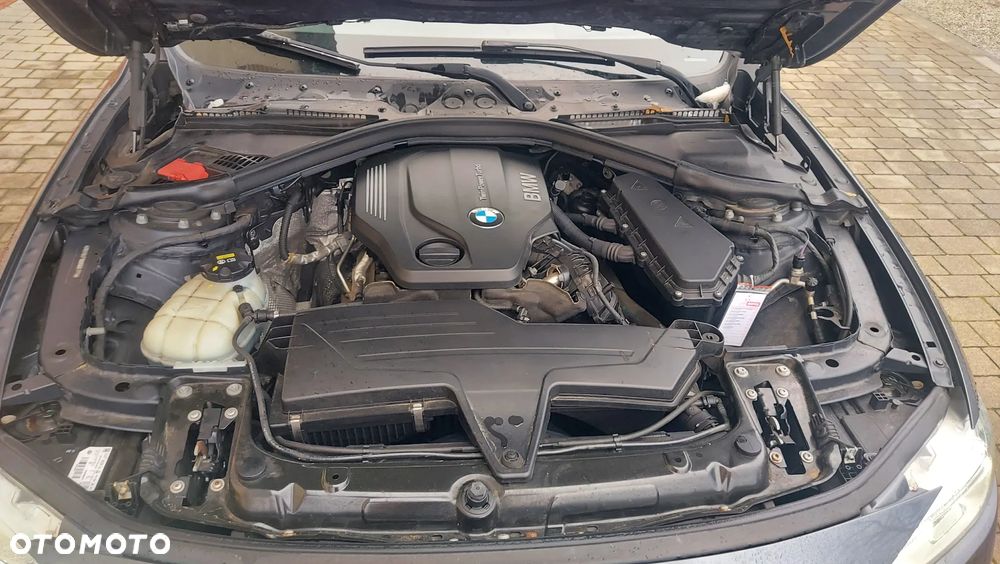 BMW Seria 3 318d - 11