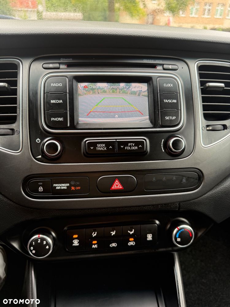 Kia Carens 1.7 CRDi 115 Dream Team Edition - 9