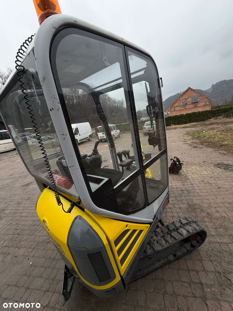 Wacker Neuson ET16 Minikoparka 2 tony. JAK NOWA 2018rok z Gospodarstwa Norweskiego 1190mtg. IGŁA! Rozsuwane hydraulicznie gąsienice. Dodatkowe sekcje Hydrauliczne. Silnik Yanmar 3 cyl. Aktualna DEKRA BMWT. Po serwisach! Ani deka luzów i wycieków. OKAZJA TANIO. Zadbana maszyna. 2 łyżki - 34