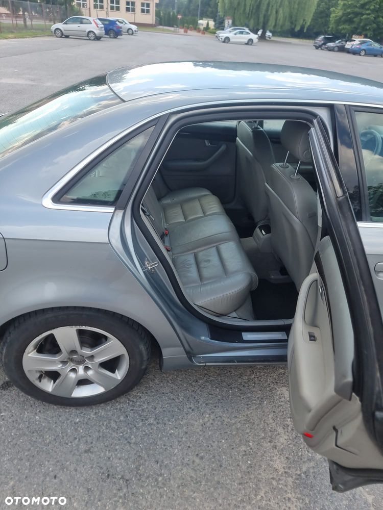 Audi A4 Limousine - 14