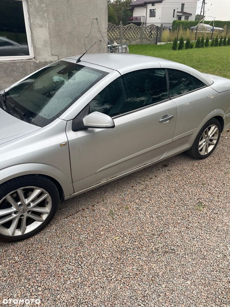 Opel Astra GTC 1.9 CDTI Cosmo - 4