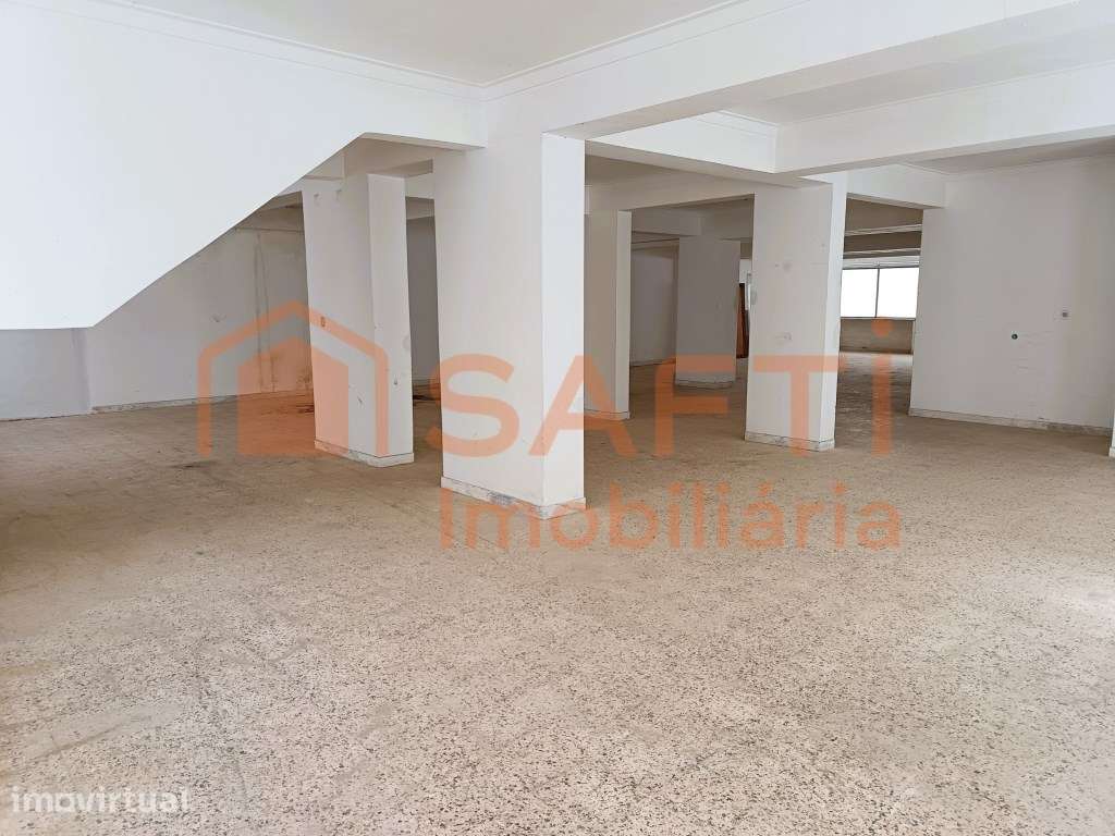 Arrendamento de espaço loja/ armazém de 210 m2 em Agualva - Cacém. - Grande imagem: 3/17