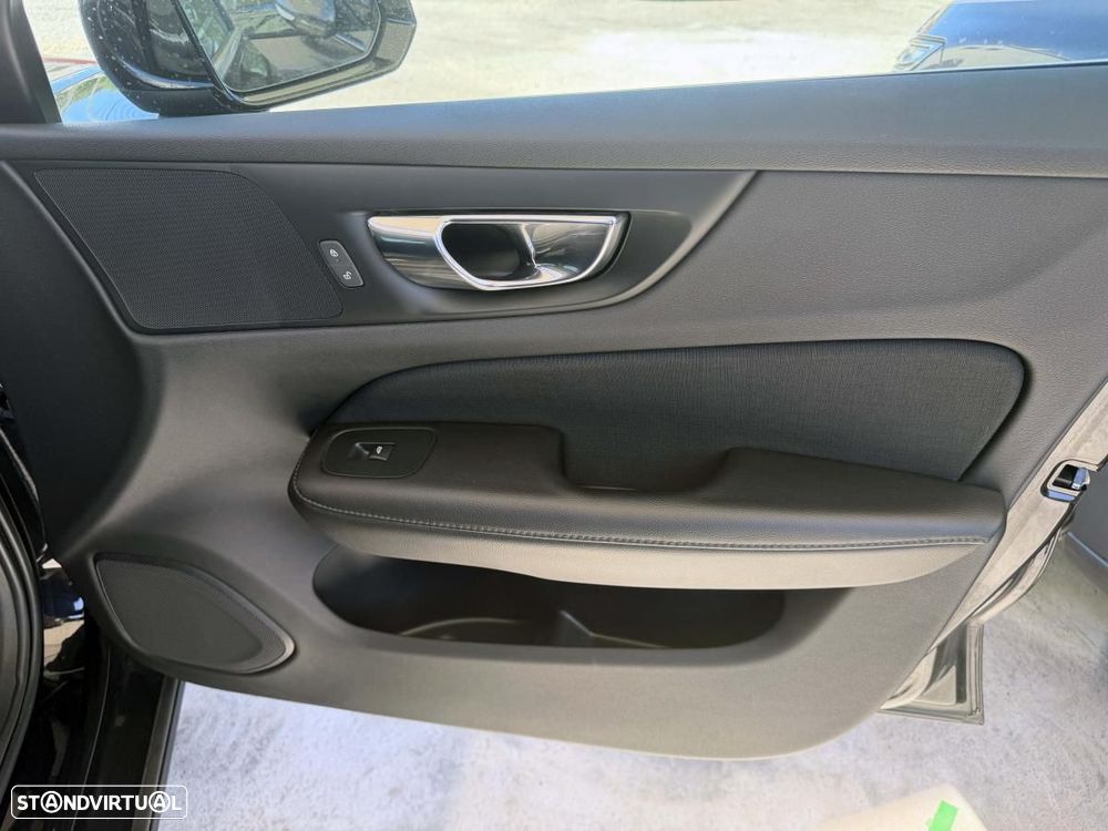 Volvo V60 2.0 T8 AWD TE Momentum Plus - 27