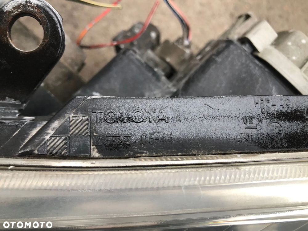 Toyota Avensis T25 LIFT   LAMPY PRZÓD XENON CENA ZA 2 SZTUKI - 9