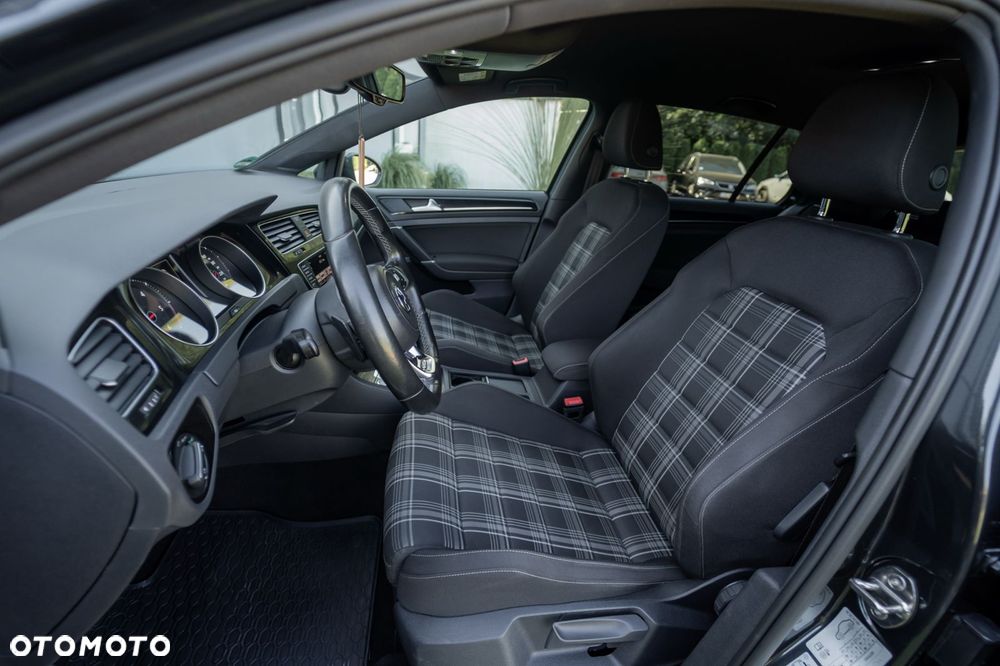 Volkswagen Golf - 18