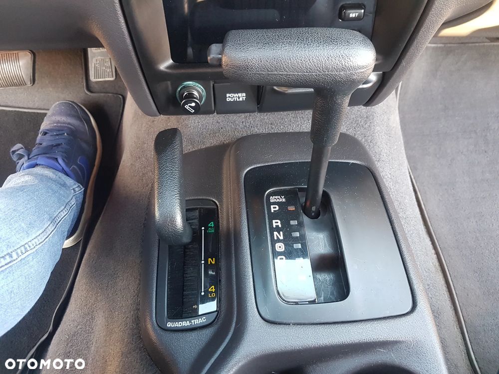 Jeep Grand Cherokee - 23