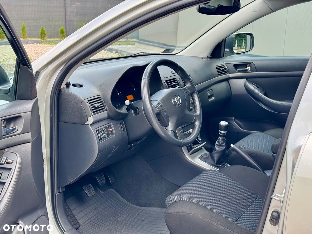 Toyota Avensis 2.2 D-4D Sol Plus - 6