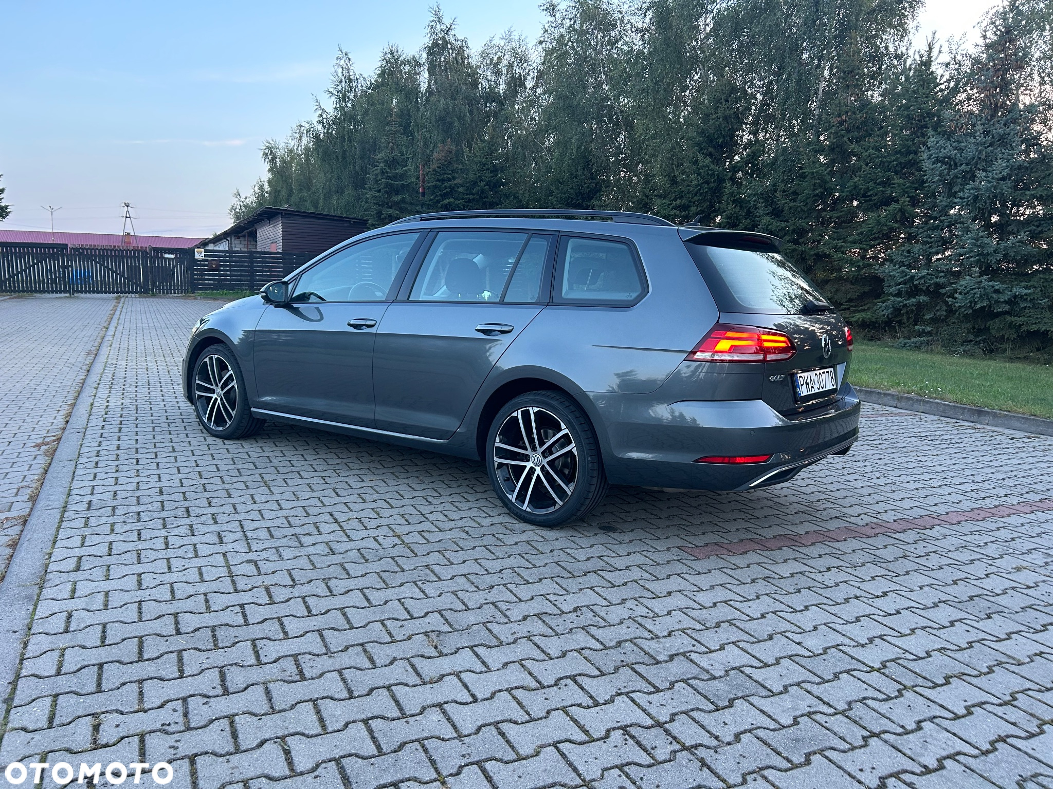 Volkswagen Golf 2.0 BlueTDI DSG Highline - 19