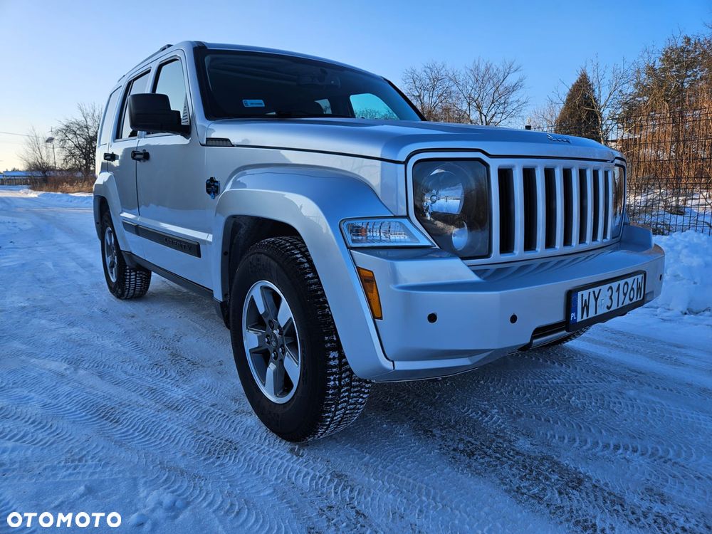 Jeep Liberty 2011 photo 3