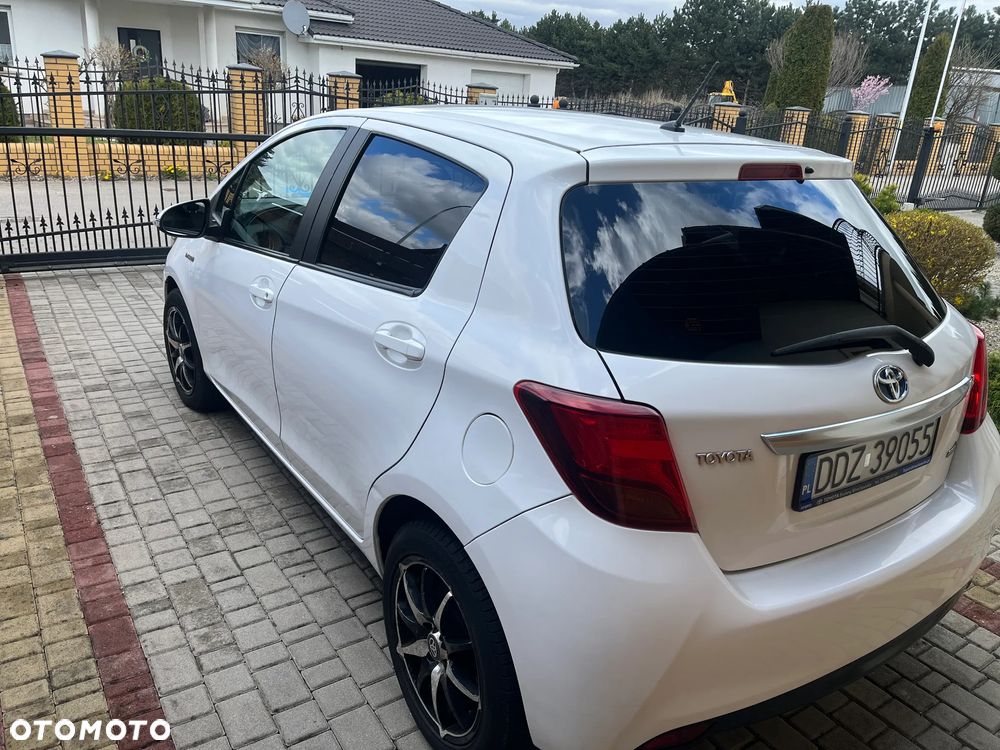 Toyota Yaris Hybrid 100 Premium - 4