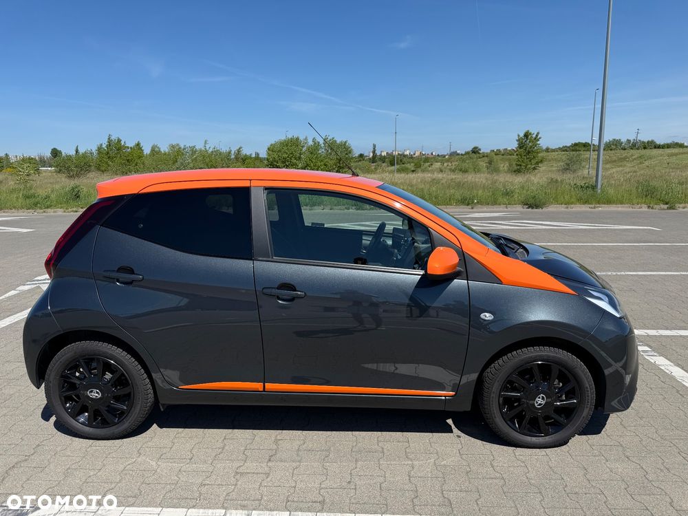 Toyota Aygo x.shift x-play connect - 4