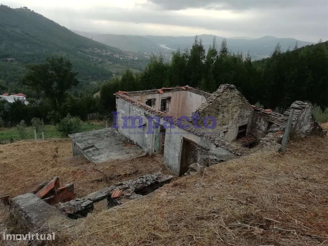 Moradia T2 para restaurar em Castelo de Paiva - Grande imagem: 3/6