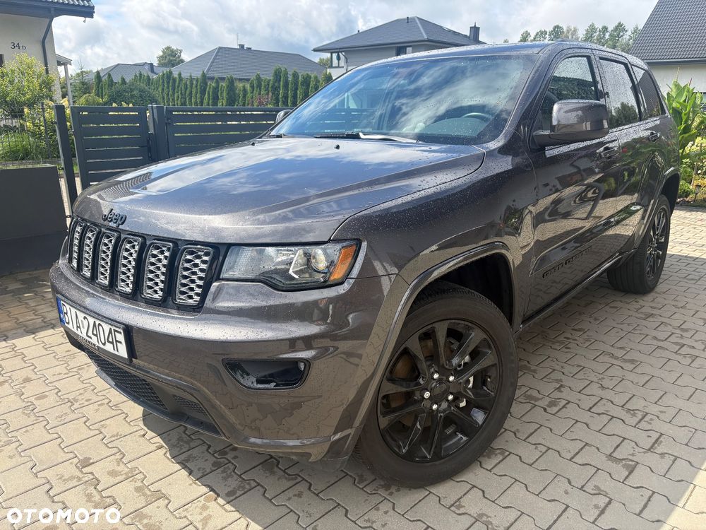 Jeep Grand Cherokee - 32
