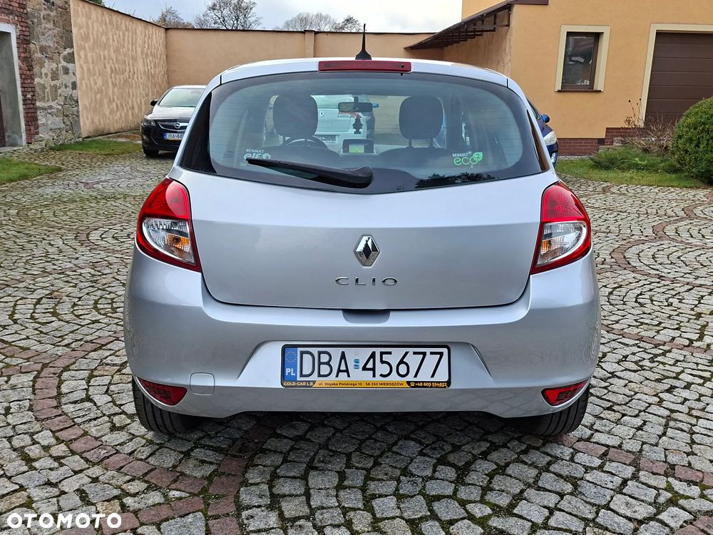 Renault Clio 1.2 16V 75 Night and Day - 10