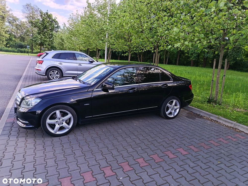 Mercedes-Benz Klasa C 180 CGI BlueEff Avantgarde - 2