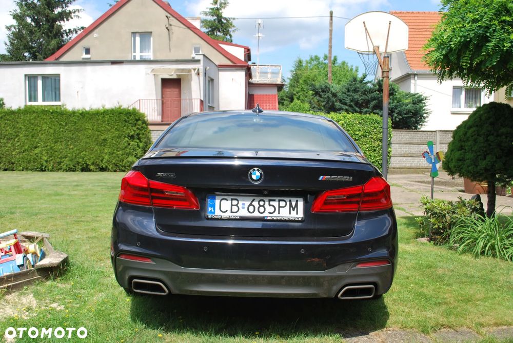 BMW Seria 5 M550i xDrive sport - 6