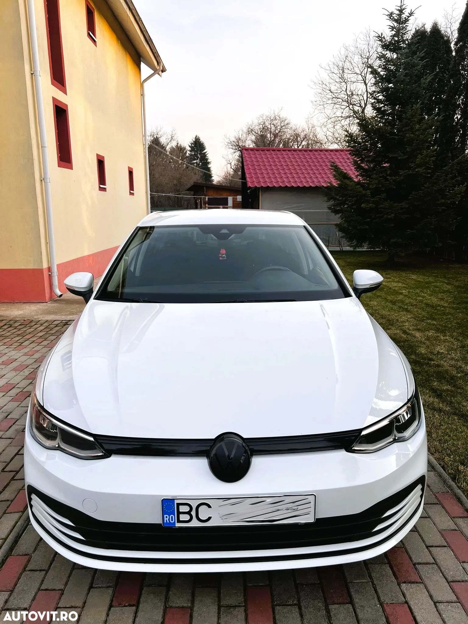 Volkswagen Golf - 1