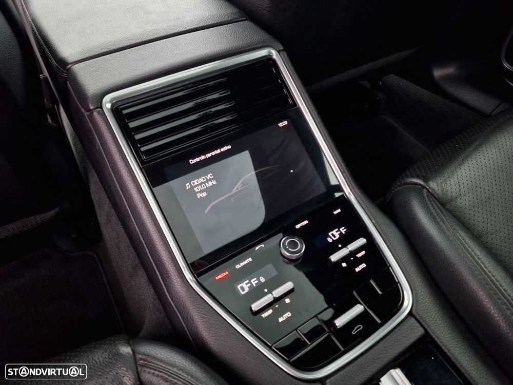 Porsche Panamera 4 E-Hybrid - 18